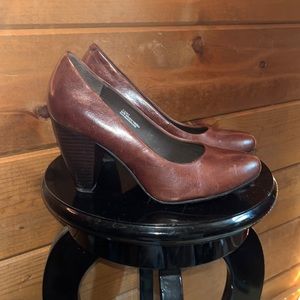 BORN brown leather pumps REALLY NICE SHOES & SUPER COMFY 7.5